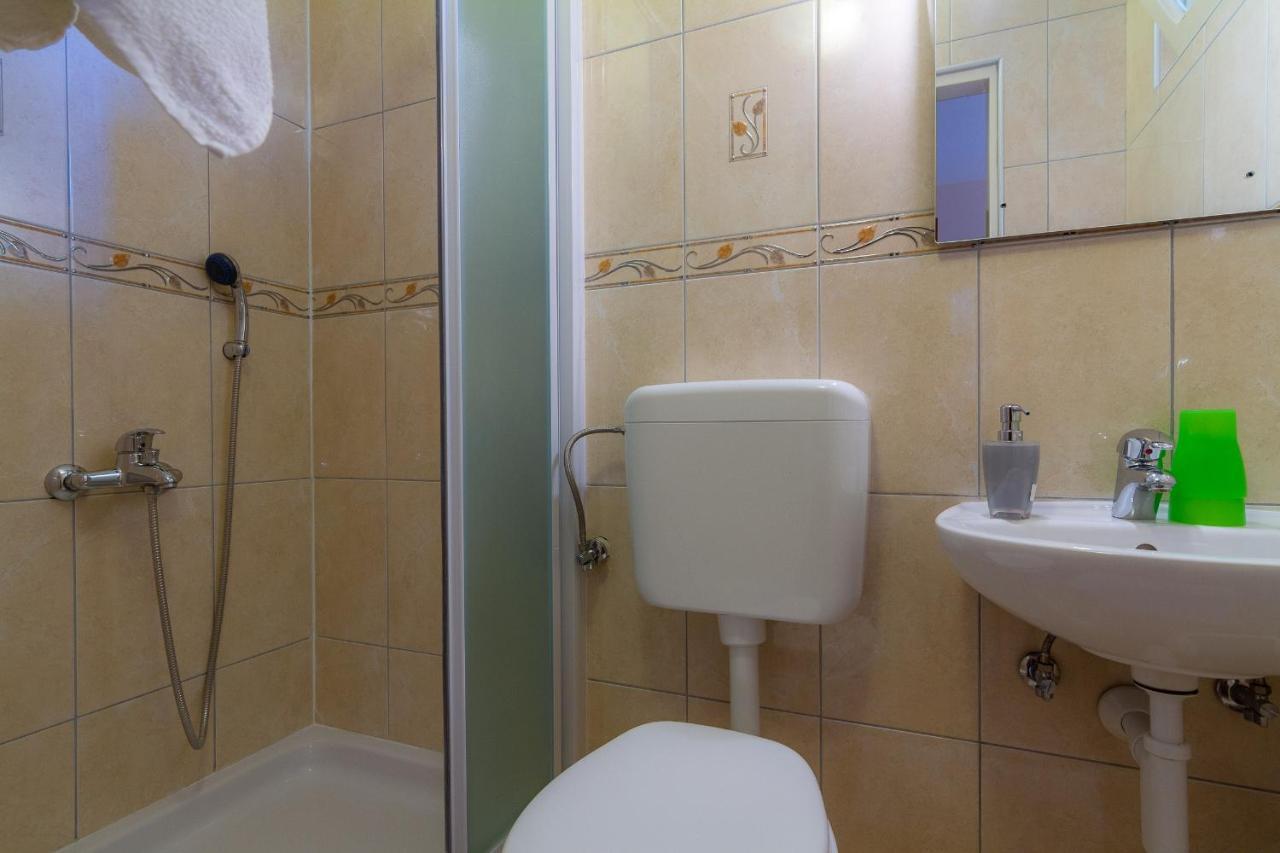 Apartman Haus Maja Banjol Buitenkant foto