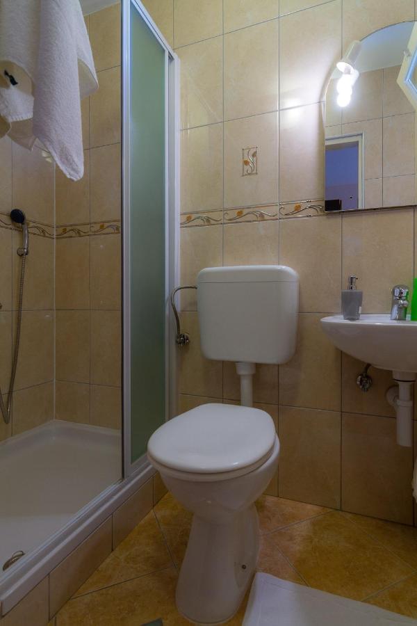 Apartman Haus Maja Banjol Buitenkant foto