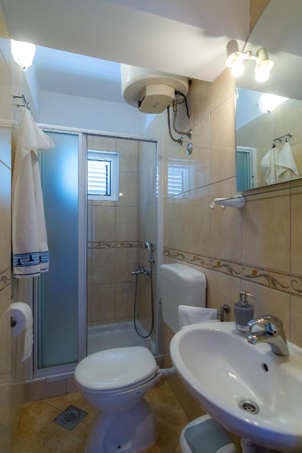 Apartman Haus Maja Banjol Buitenkant foto