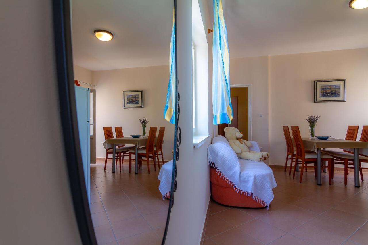 Apartman Haus Maja Banjol Buitenkant foto