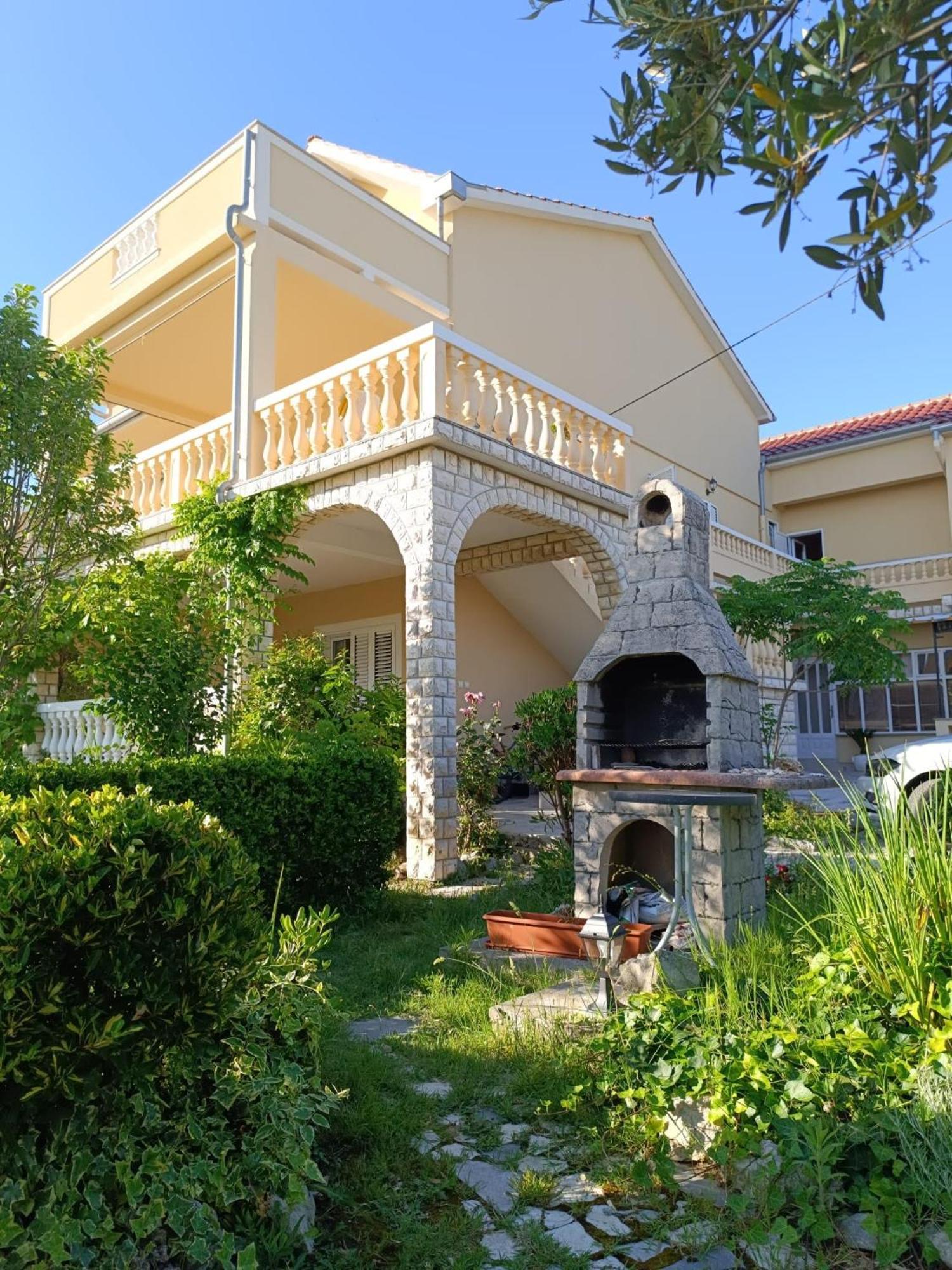 Apartman Haus Maja Banjol Buitenkant foto