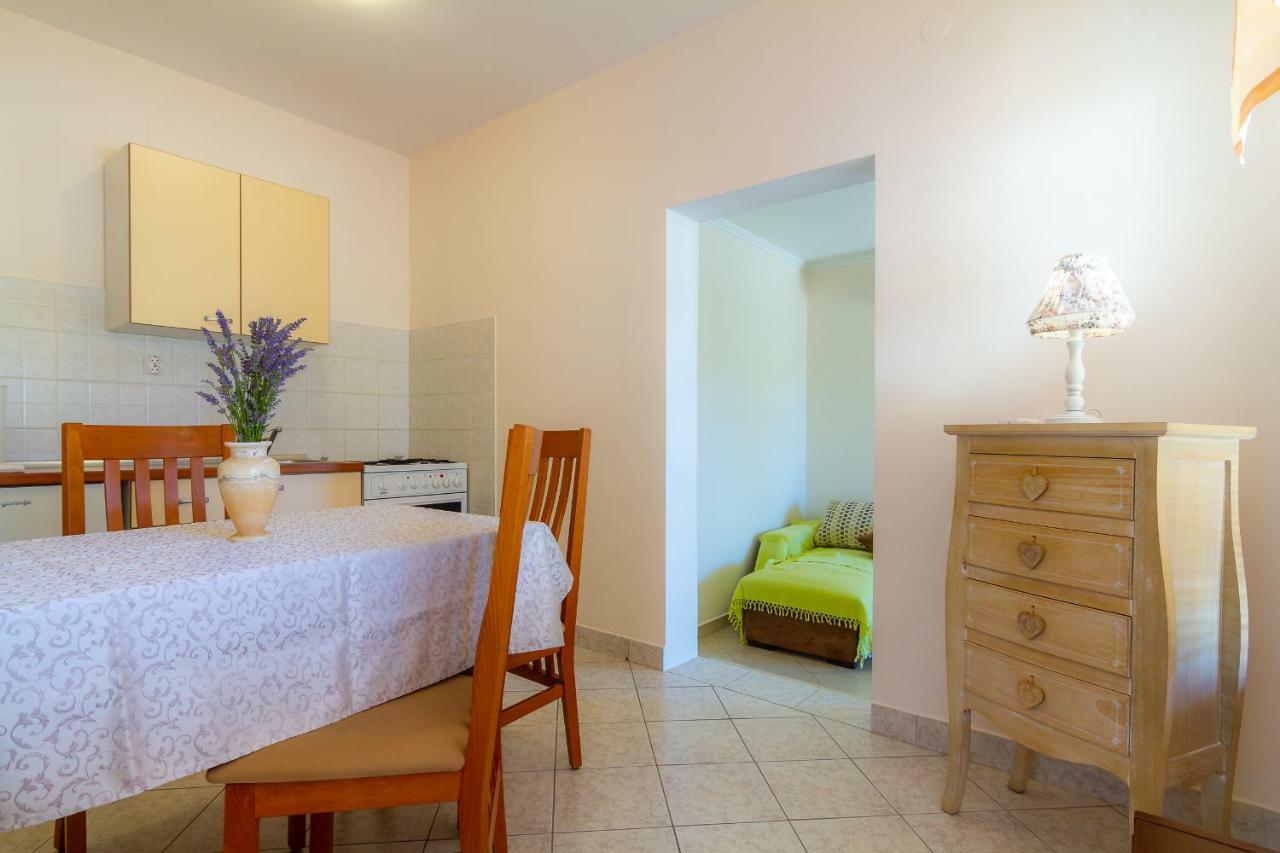 Apartman Haus Maja Banjol Buitenkant foto