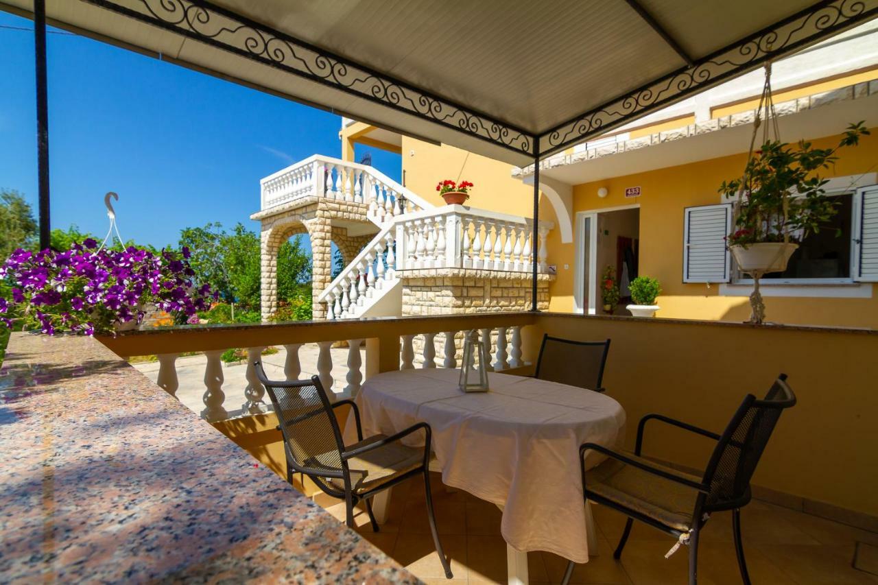 Apartman Haus Maja Banjol Buitenkant foto