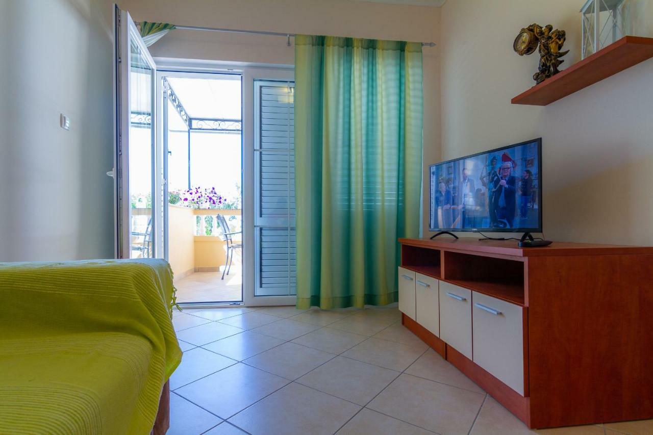 Apartman Haus Maja Banjol Buitenkant foto