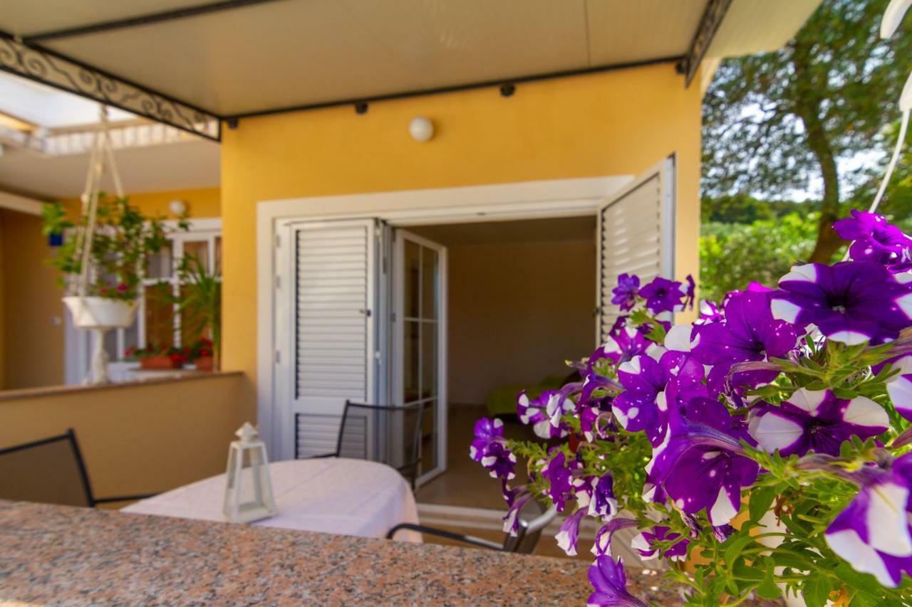 Apartman Haus Maja Banjol Buitenkant foto