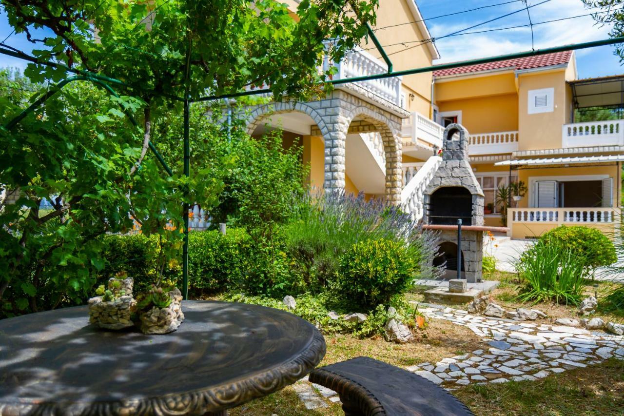 Apartman Haus Maja Banjol Buitenkant foto